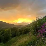 Traditional Family Spectacular View Дом отдыха
